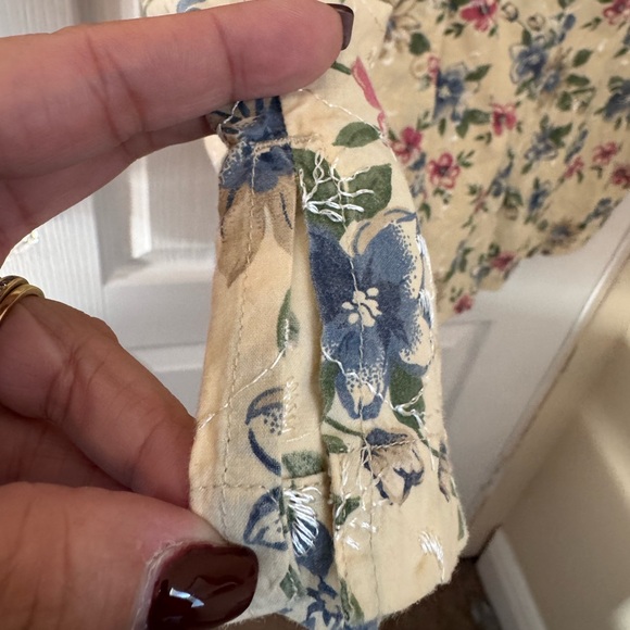 BOBBIE BROOKS VINTAGE TOP SIZE 26W/28W. FLORAL EYELET BUTTON DOWN, SHORT SLEEVE - Picture 5 of 14